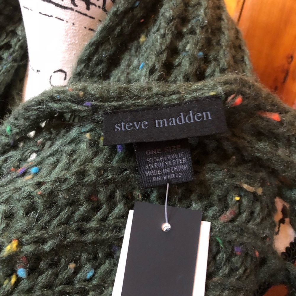 LSteve Madden Speckled Green Scarf - Picture 3 of 3